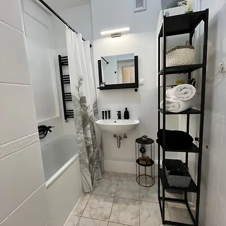 Black Balaton Apartman *